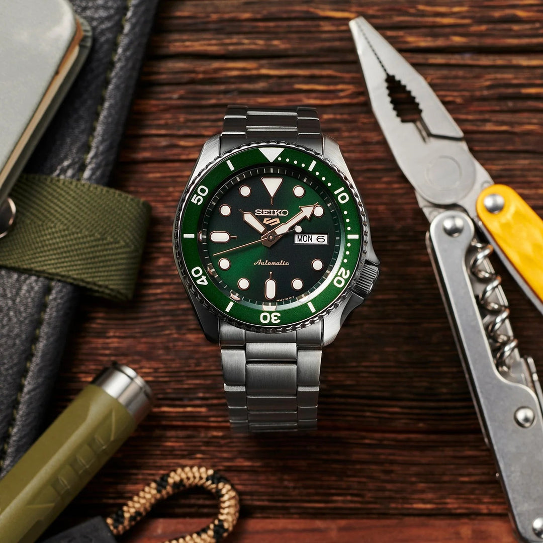 SEIKO 5 SPORTS AUTOMATIC WATCH – 42.5MM STEEL BRACELET