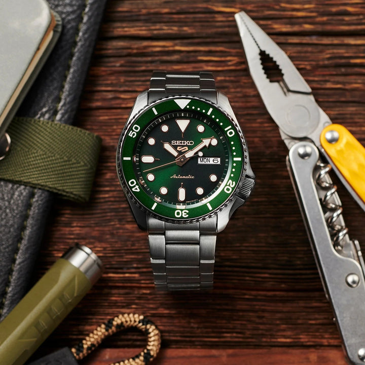 SEIKO 5 SPORTS AUTOMATIC WATCH – 42.5MM STEEL BRACELET