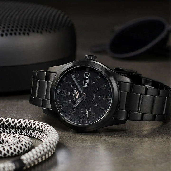 SEIKO 5 SPORTS STEALTH FIELD AUTOMATIC WATCH – 39.4MM BLACK DIAL BLACK-TONE STEEL BRACELET