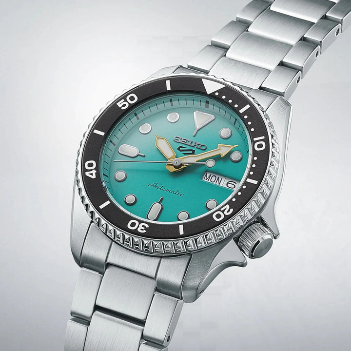 SEIKO 5 SPORTS SKX MID-SIZE AUTOMATIC WATCH – 38MM MINT GREEN DIAL ROTATING BEZEL STEEL BRACELET