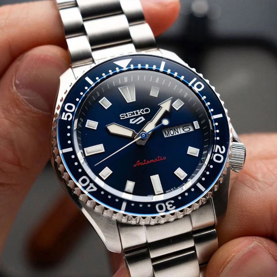 SEIKO 5 SPORTS SKX AUTOMATIC WATCH – 42.5MM BLUE SUNRAY DIAL ROTATING BEZEL STEEL BRACELET