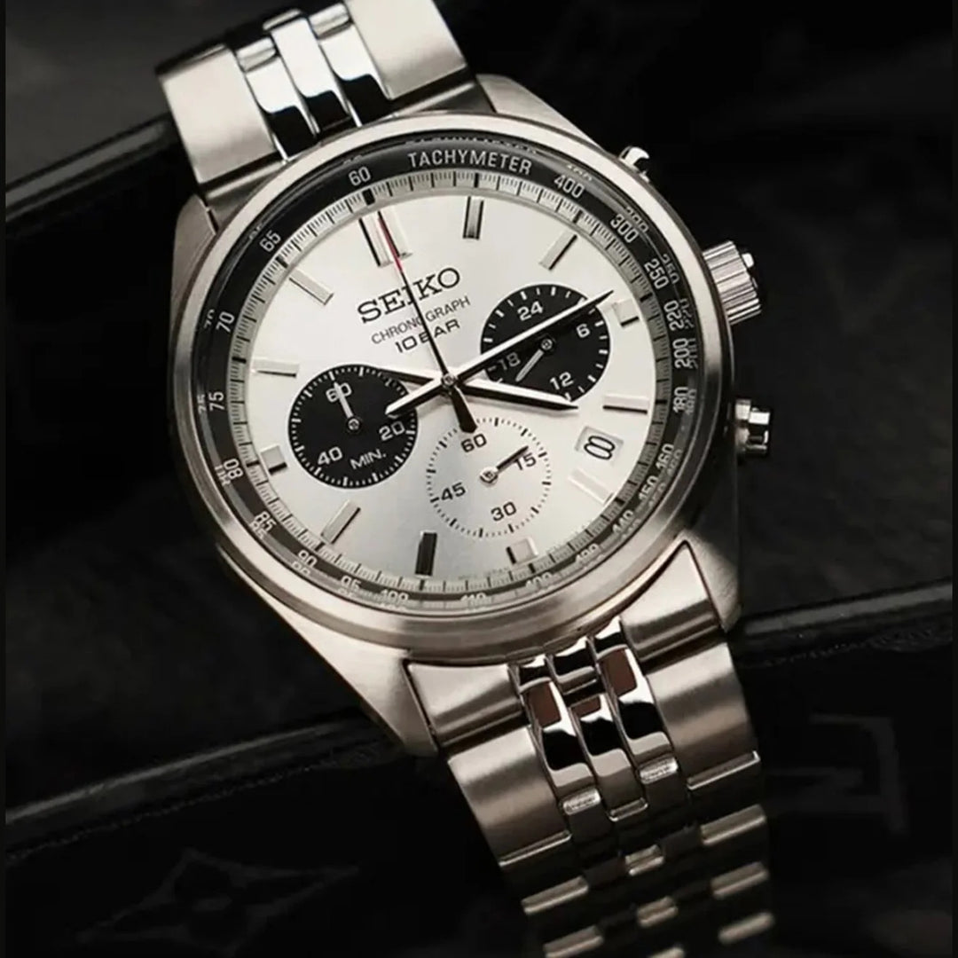 SEIKO MOTORSPORTS PANDA CHRONOGRAPH QUARTZ WATCH – 41.5MM WHITE SILVER PANDA DIAL STEEL BRACELET