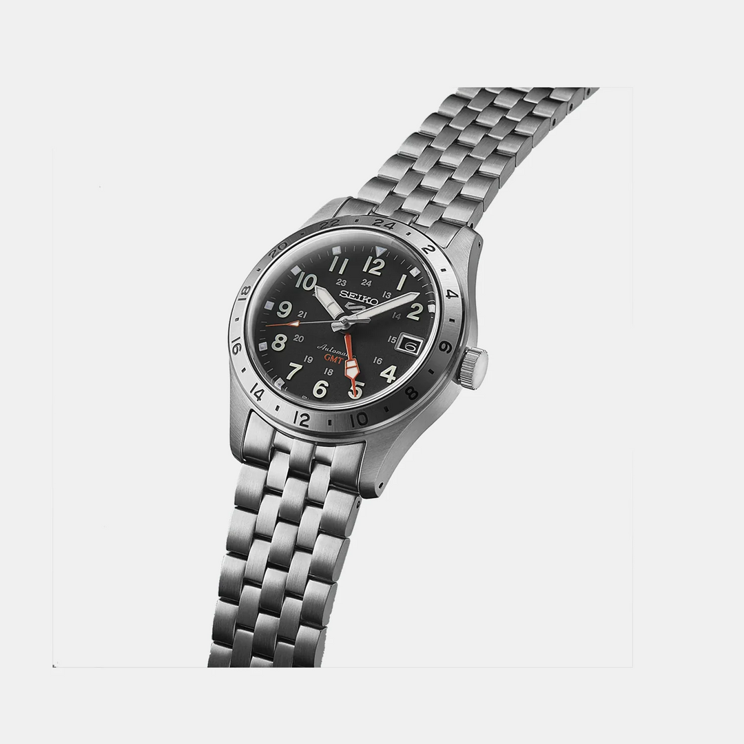 SEIKO 5 SPORTS FIELD GMT AUTOMATIC WATCH – 39.4MM BLACK ARABIC NUMERAL DIAL ORANGE GMT HAND STEEL BRACELET